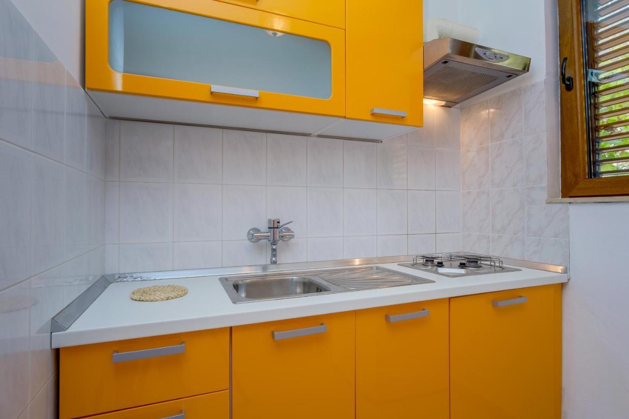 Apartments Villa Julija Mali Lošinj Buitenkant foto