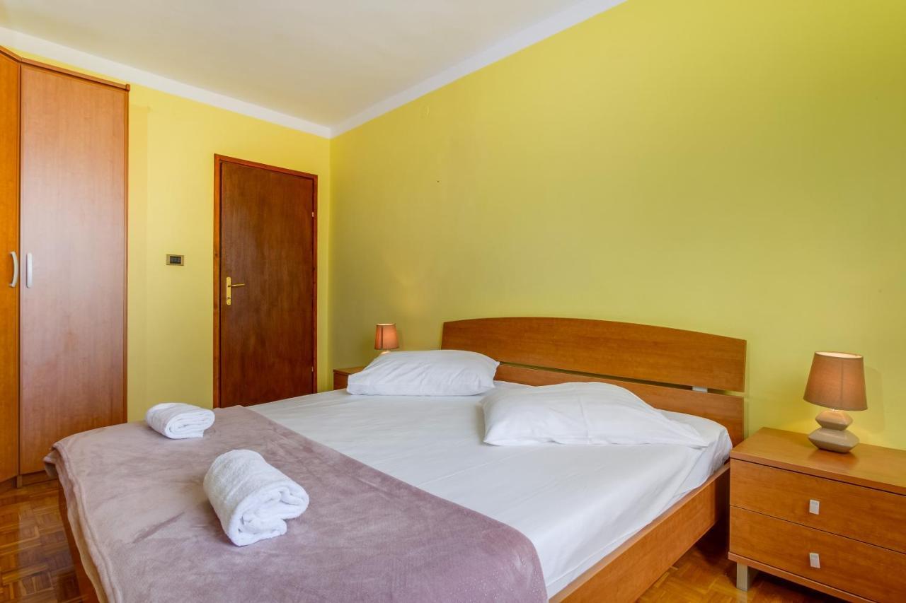 Apartments Villa Julija Mali Lošinj Buitenkant foto