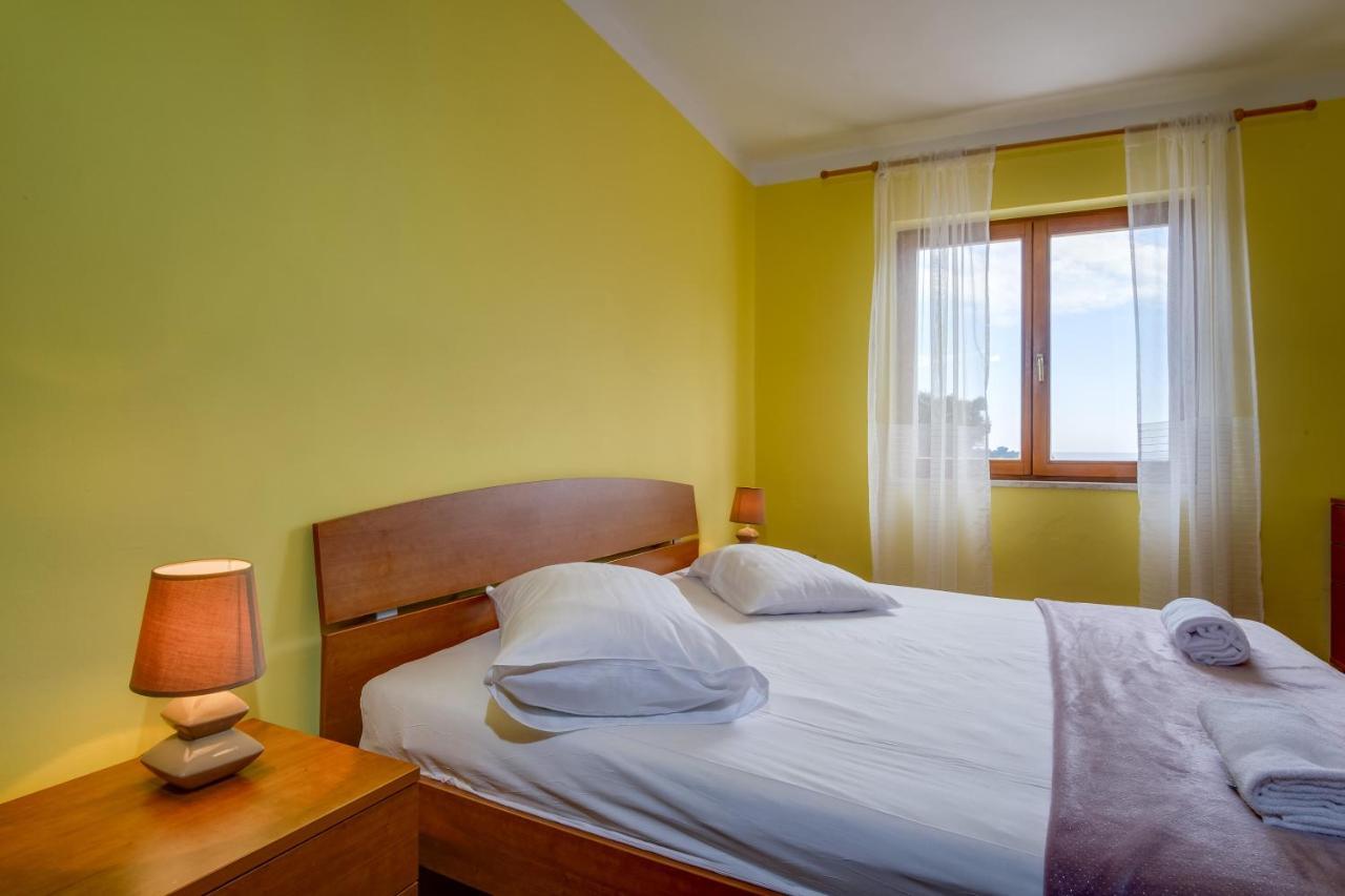 Apartments Villa Julija Mali Lošinj Buitenkant foto