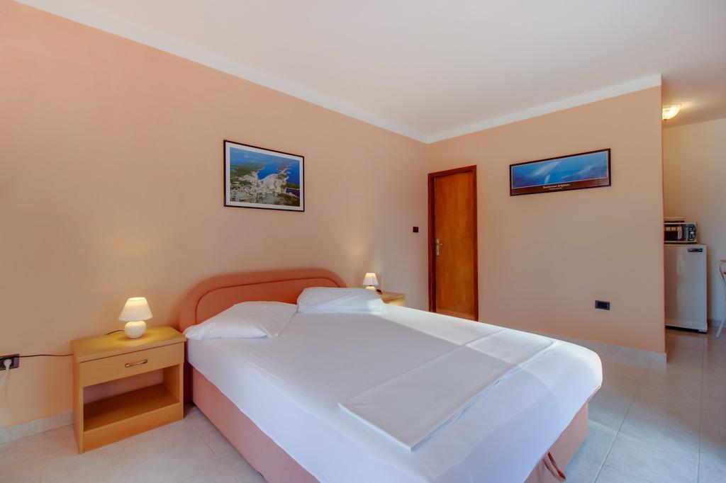Apartments Villa Julija Mali Lošinj Kamer foto