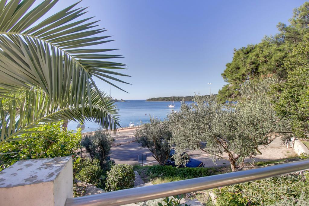 Apartments Villa Julija Mali Lošinj Buitenkant foto