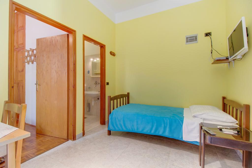 Apartments Villa Julija Mali Lošinj Kamer foto