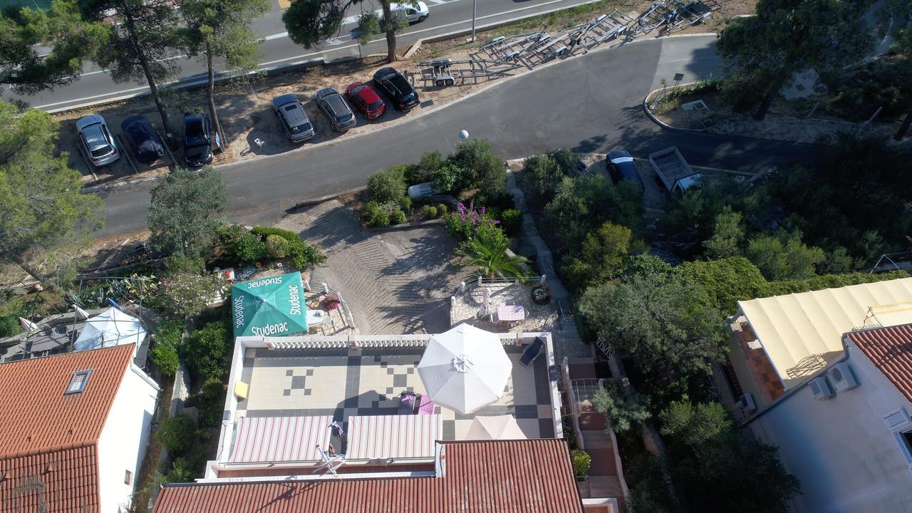 Apartments Villa Julija Mali Lošinj Buitenkant foto
